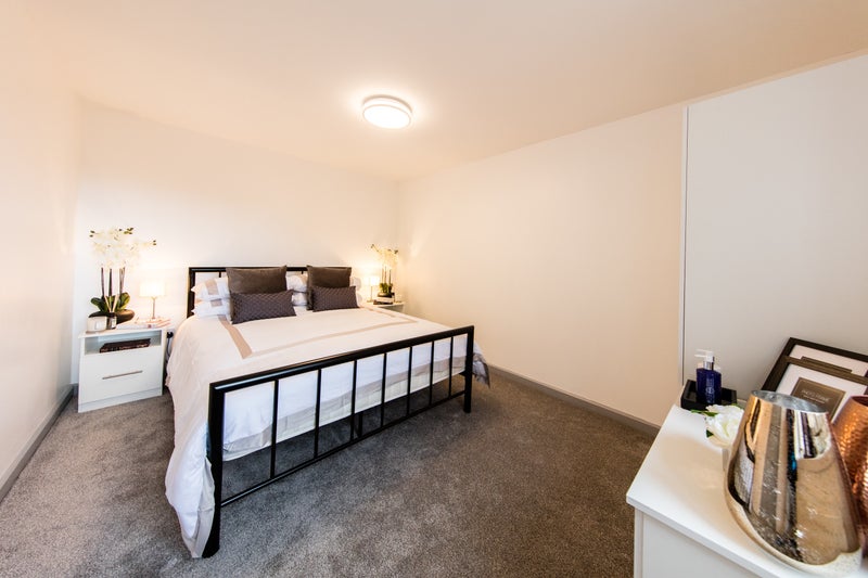 Photo 1: Bedroom with En-Suite