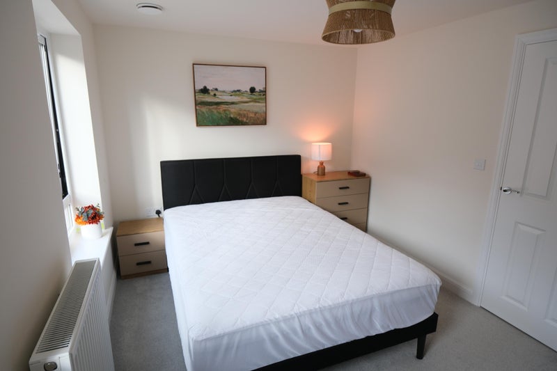 Photo 1: Bedroom