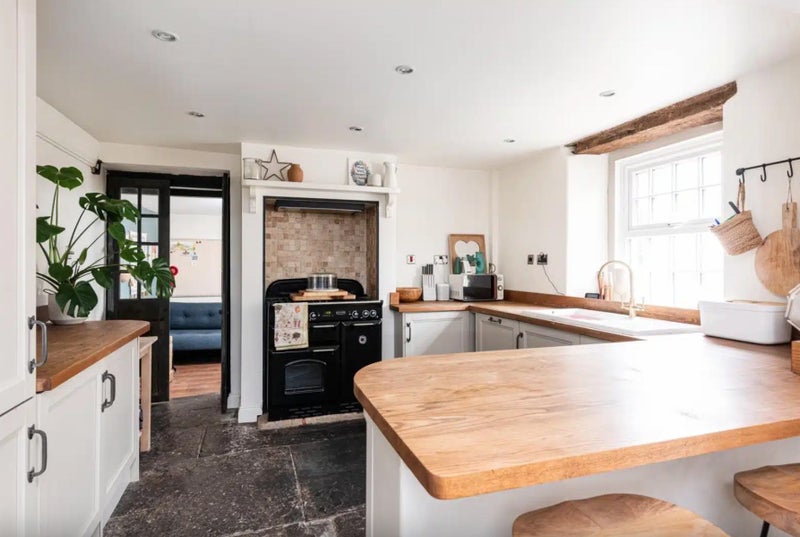 Photo 1: Kitchen