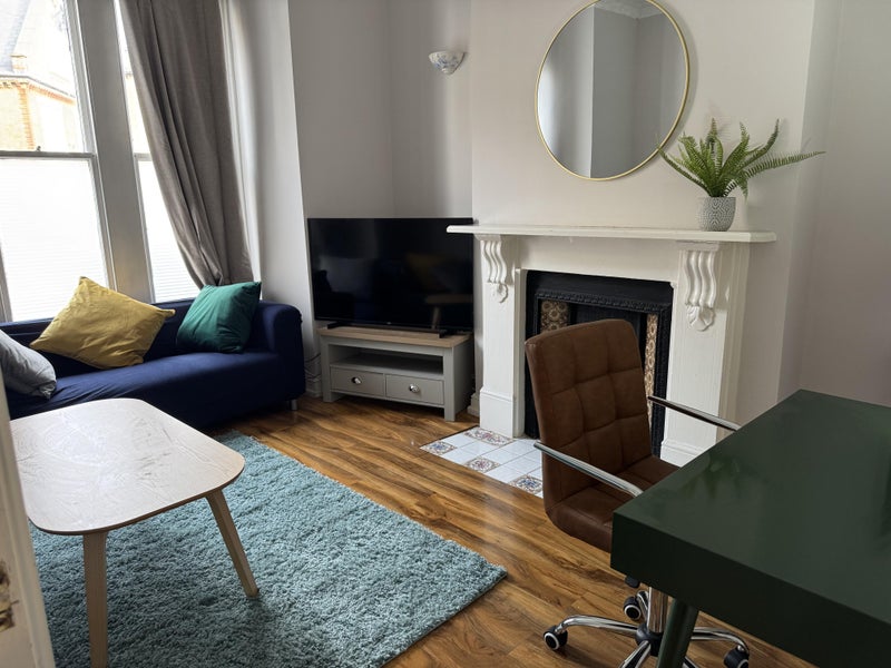 Photo 1: Lounge