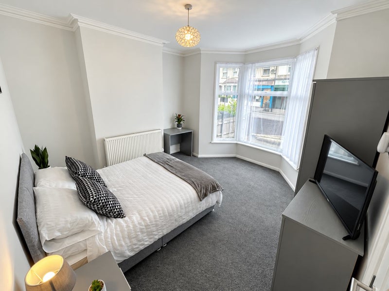 Photo 1: Room 1