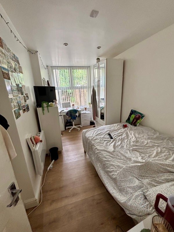 Photo 1: bedroom