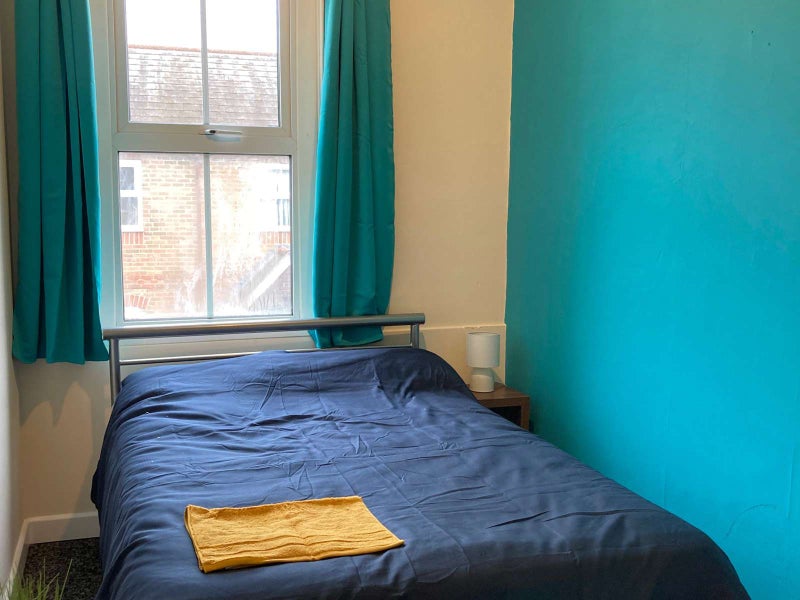 Photo 1: Bedroom 3 