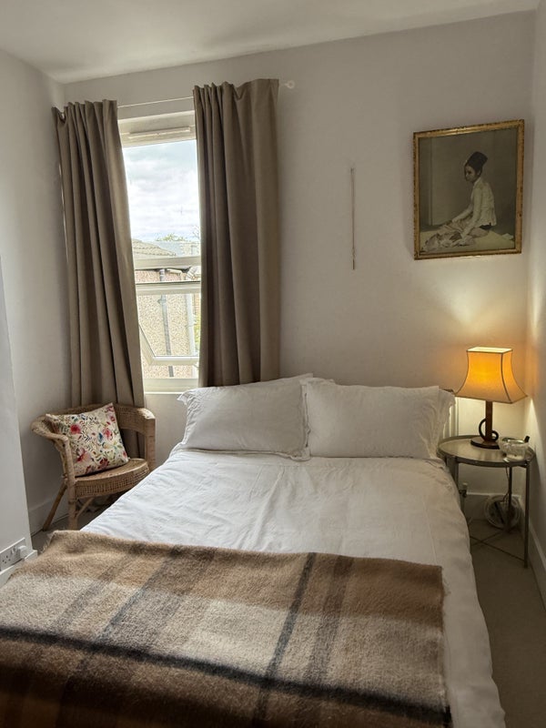 Photo 1: Double Bedroom