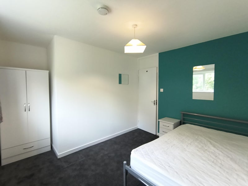 Photo 1: Room 2