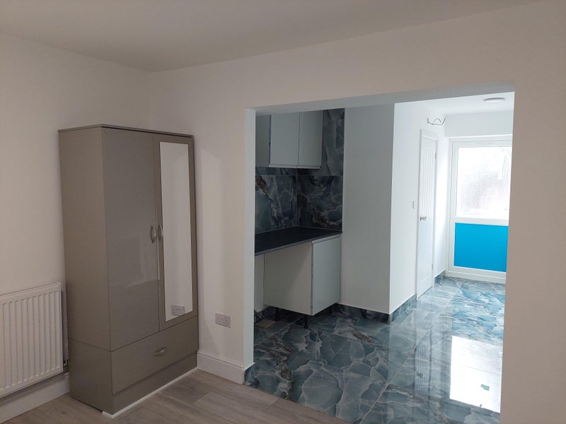 Photo 1: Bedroom 