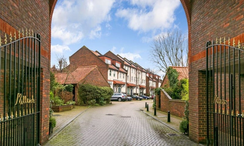 Photo 1: Gated complex