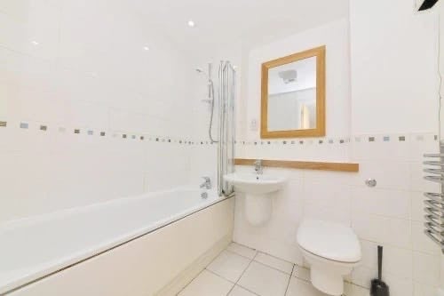 Photo 1: Washroom