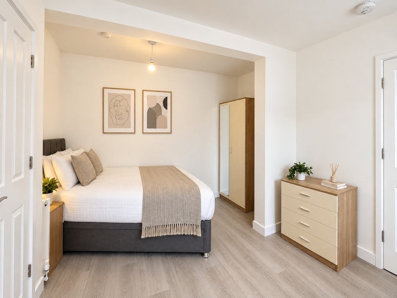 Photo 1: Room 1
