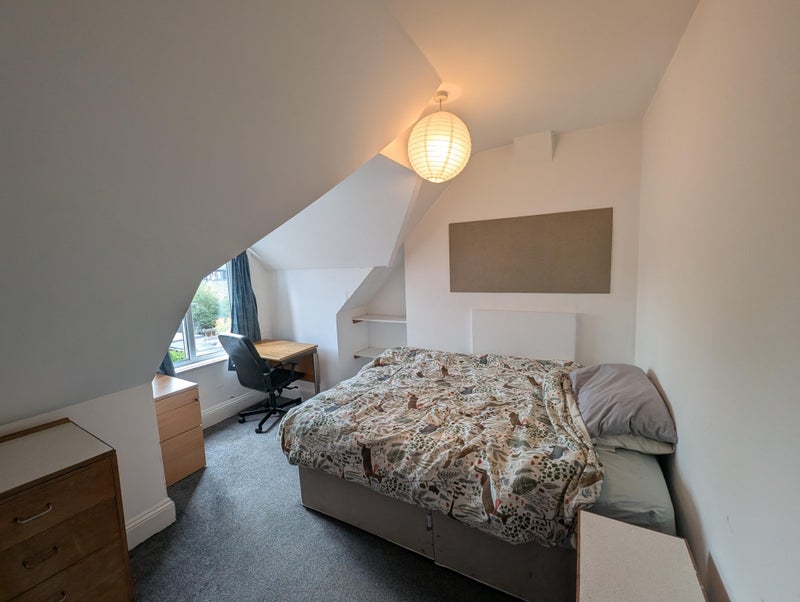Photo 1: Bedroom