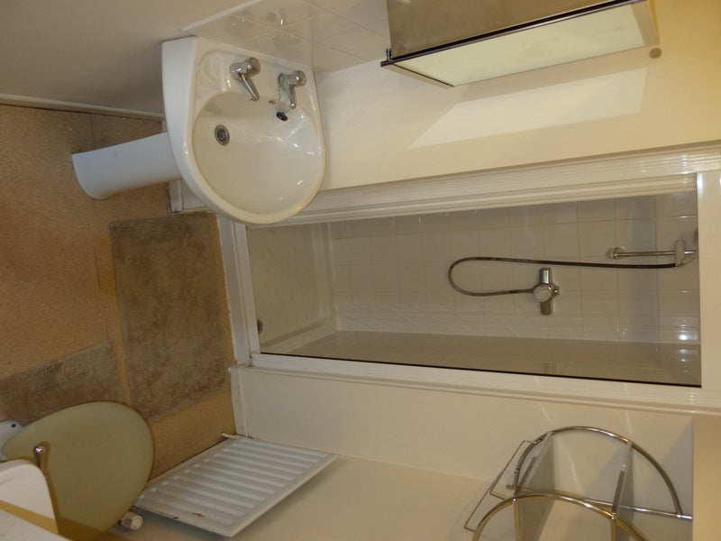 Photo 1: Room 3 ensuite