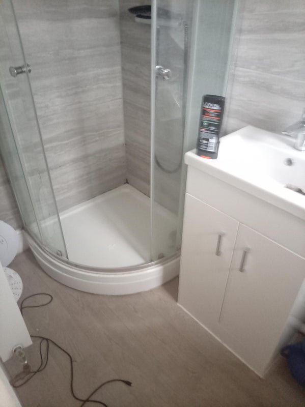 Photo 1: Refurbished bathroom 