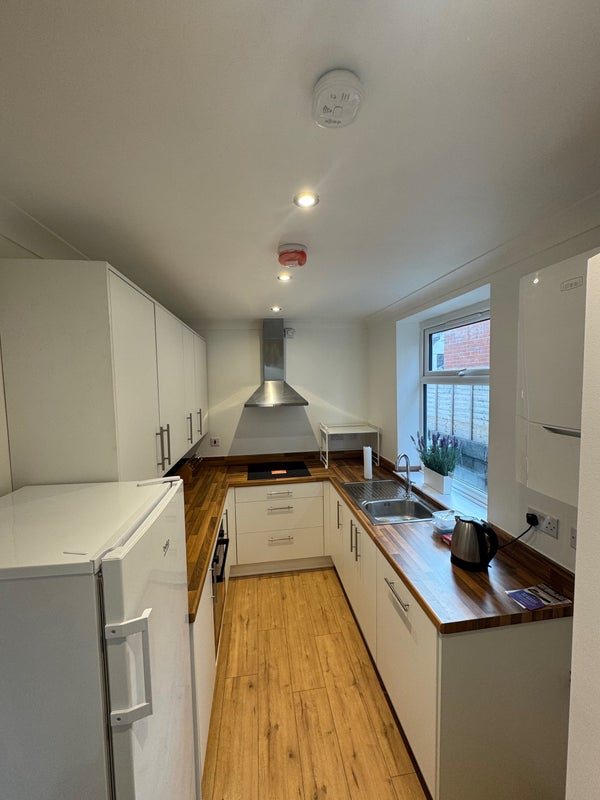 Photo 1: Kitchen