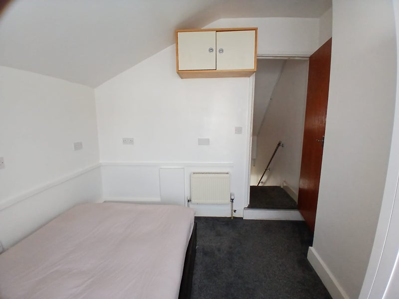 Photo 1: 1st floor First room