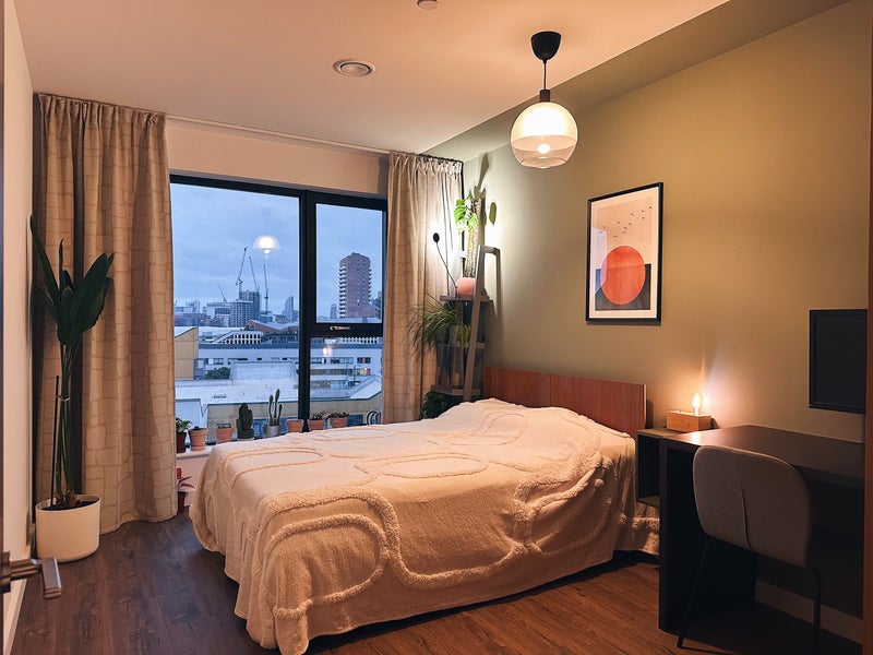 Photo 1: Room 1
