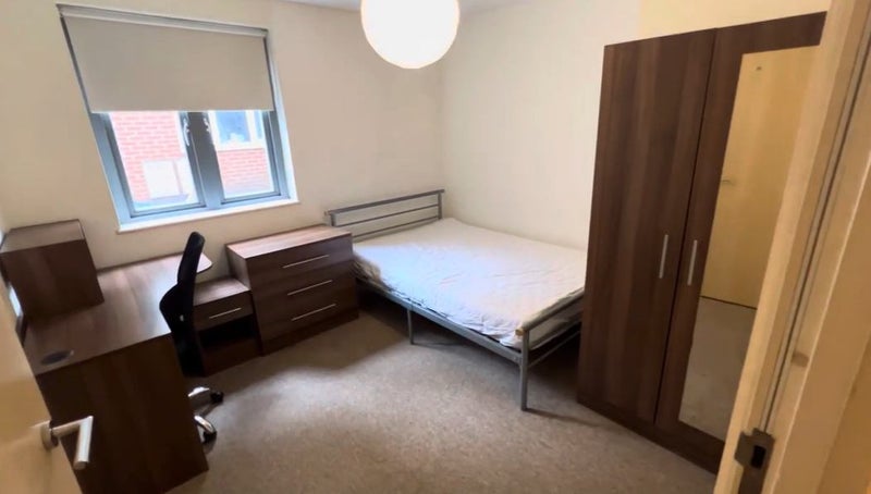Photo 1: Room 1