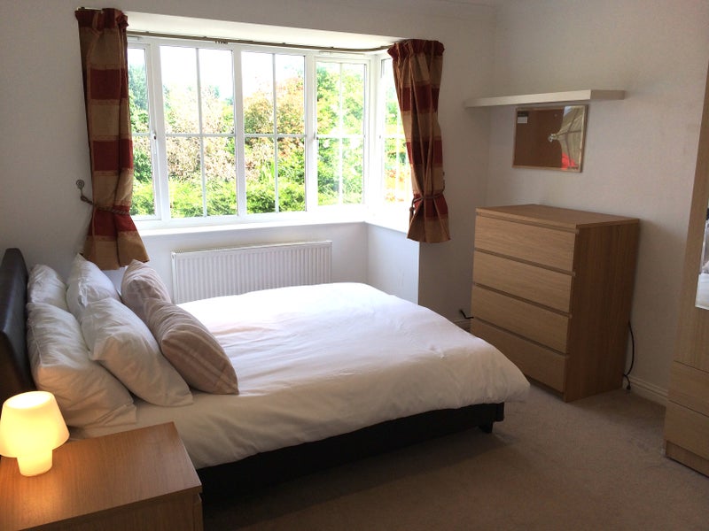 Photo 1: Large Double Ensuite £710 incl. bills