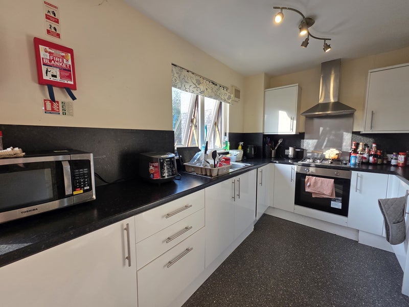 Photo 1: Kitchen