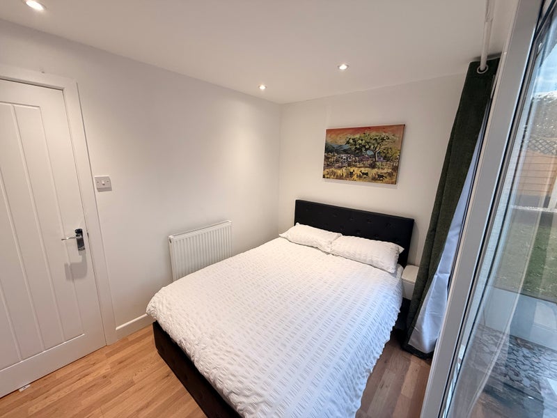 Photo 1: Bedroom