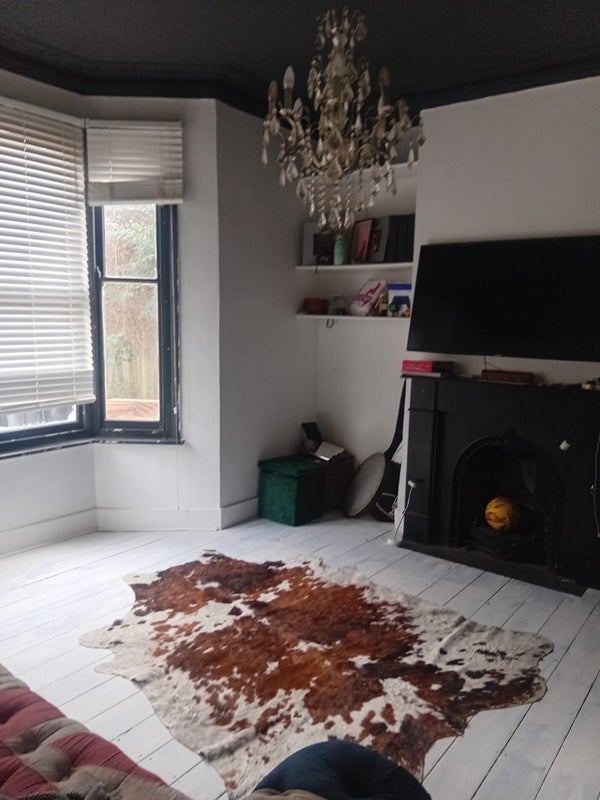 Photo 1: Living room