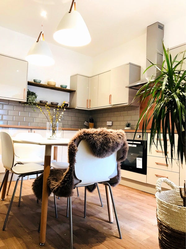 Photo 1: Bright and Modern Kitchen
