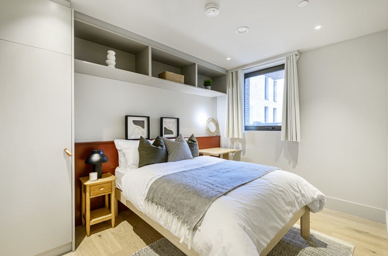 Photo 1: Bedroom 3