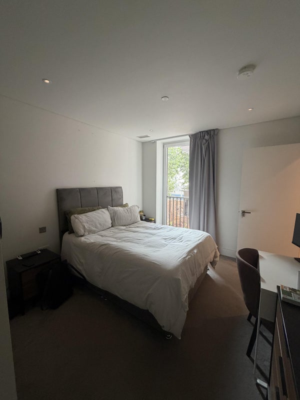 Photo 1: Bedroom