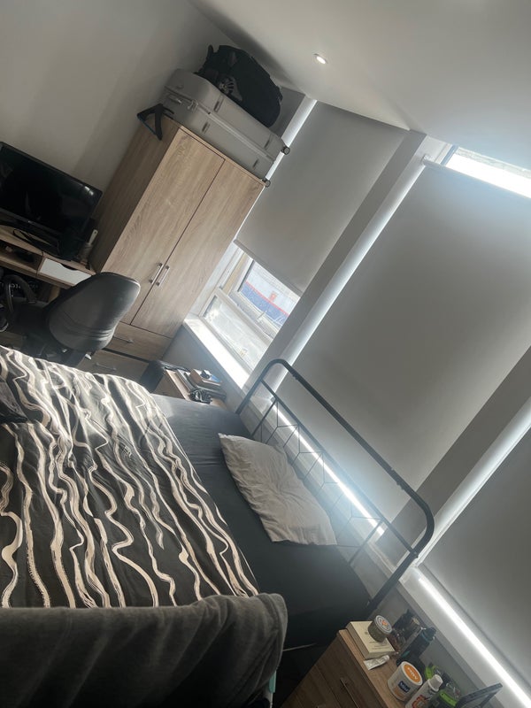 Photo 1: Bedroom