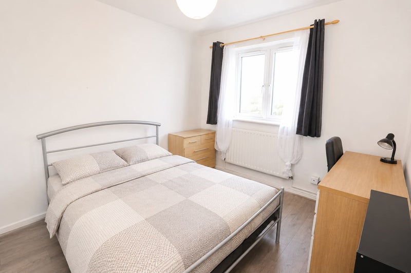 Photo 1: Bedroom 4