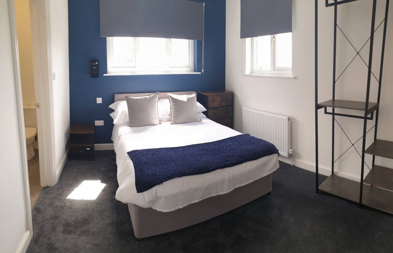 Photo 1: Room 6 
