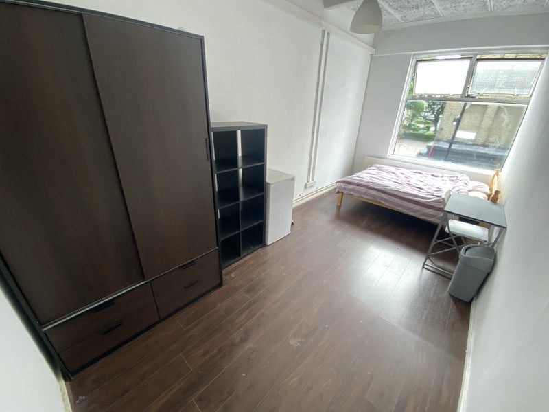 Photo 1: £277pw with all bills included
