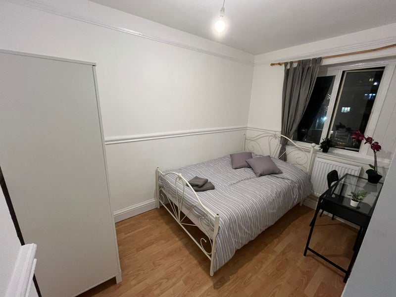 Photo 1: Room 1- £720 Available 01/12/2026