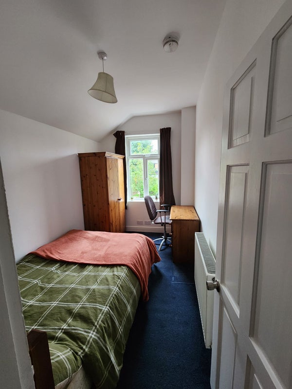 Photo 1: Double Bedroom