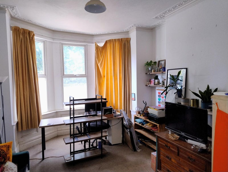 Photo 1: Room 1