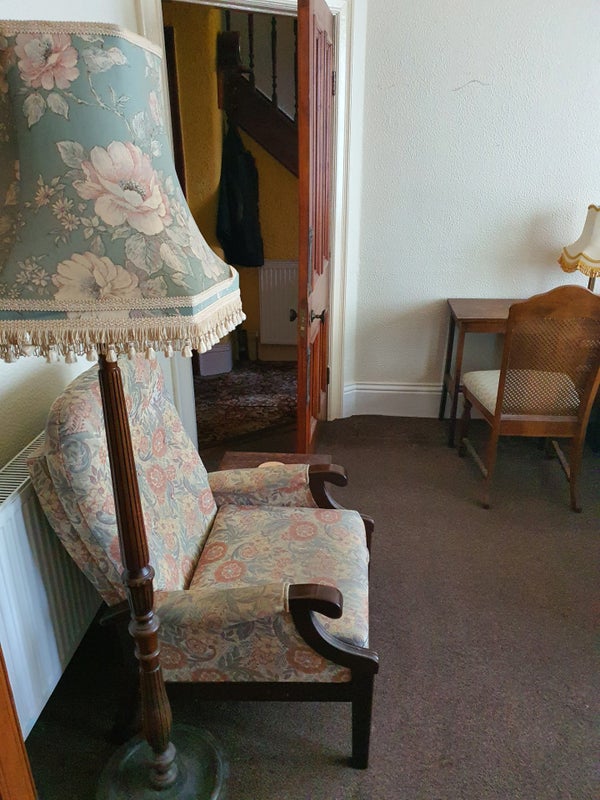 Photo 1: room 1