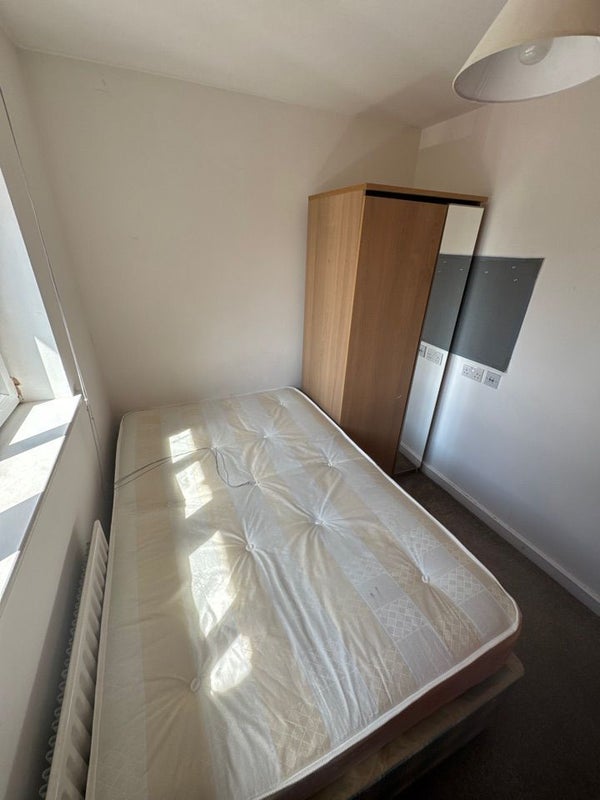 Photo 1: Bedroom