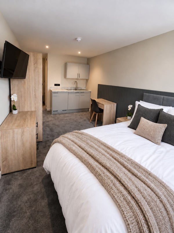 Photo 1: Bedroom