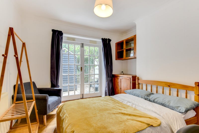 Photo 1: Bedroom 2