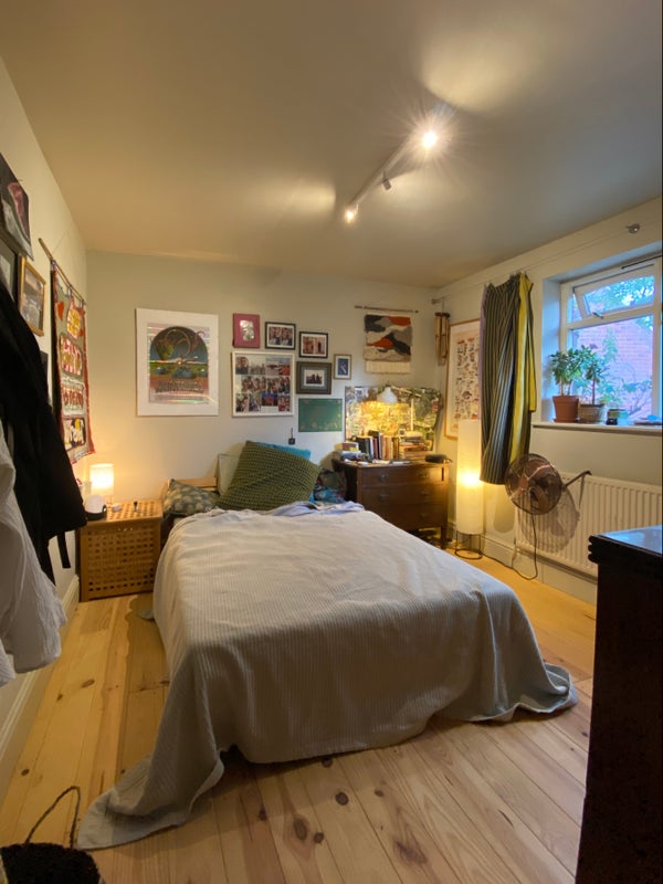 Photo 1: Bedroom