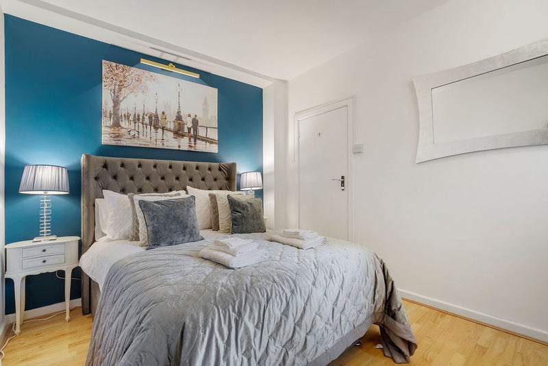 Photo 1: Bedroom