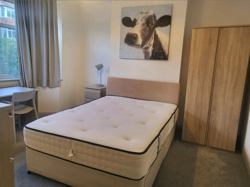 Photo 1: The bedroom with furniture