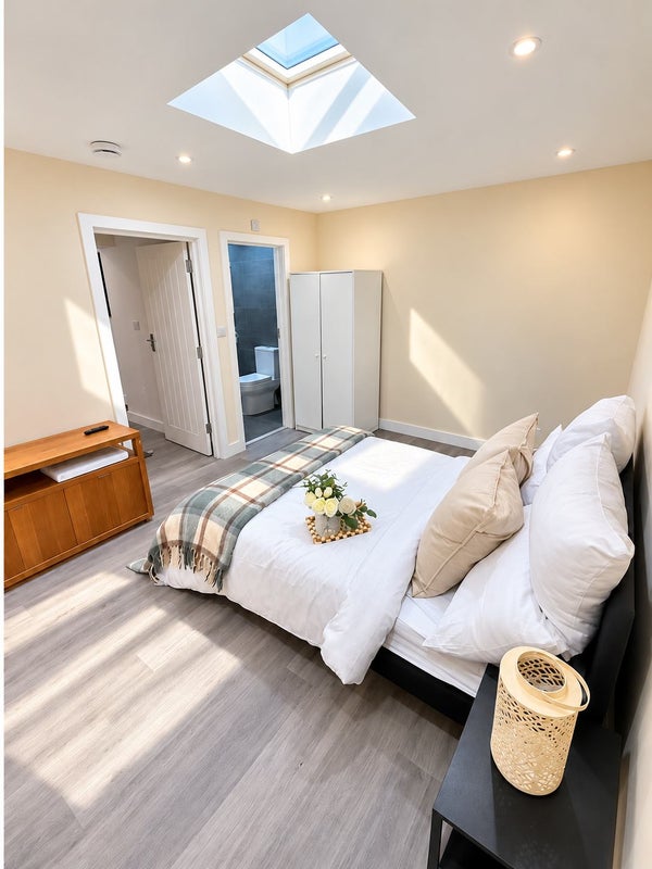 Photo 1: Room 2 – Spacious Double Bedroom with Large Private En-Suite