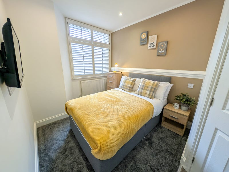Photo 1: Room 2 - double bed, TV, ensuite