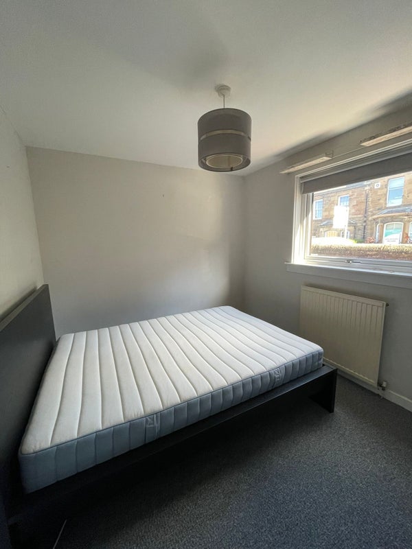 Photo 1: Room for Rent