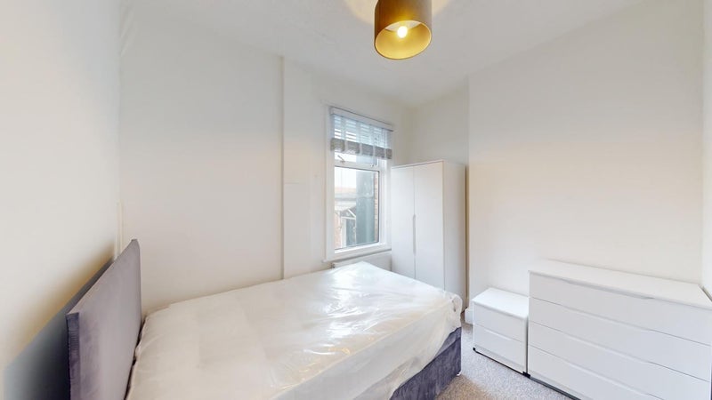 Photo 1: Bedroom 1 £760 PCM - available 24/10/2026