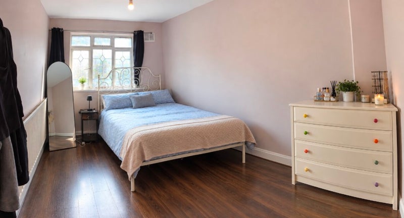 Photo 1: immediately available in se17