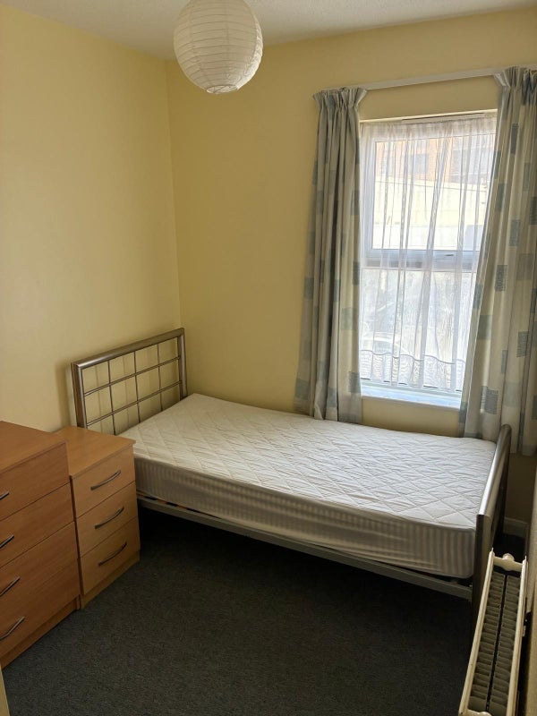 Photo 1: Bedroom