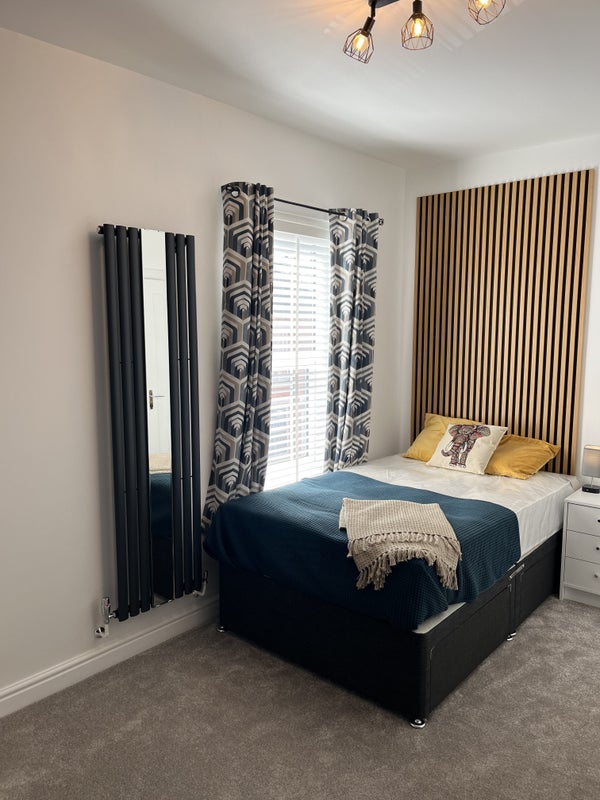 Photo 1: Room 2