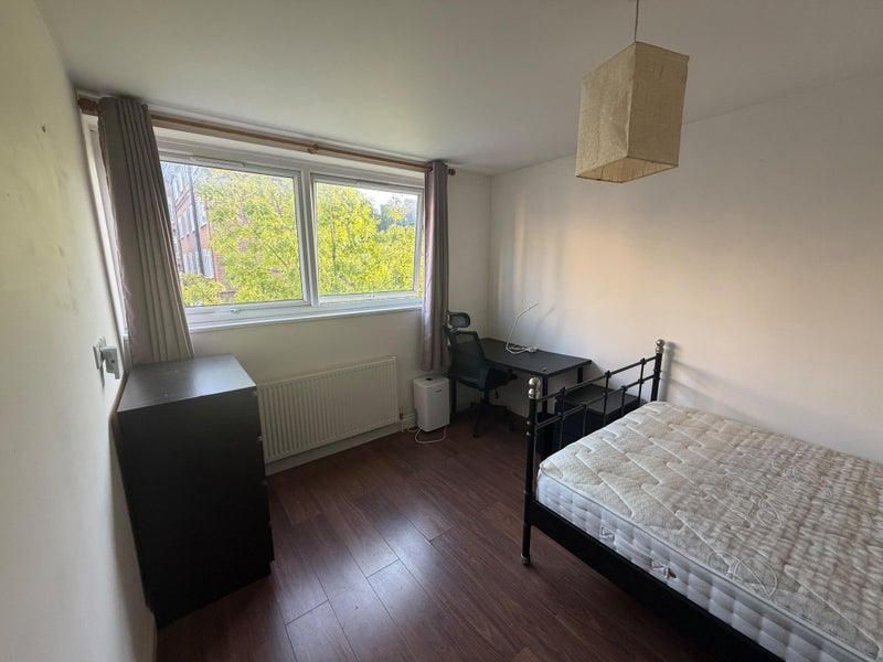 Photo 1: Bedroom 1