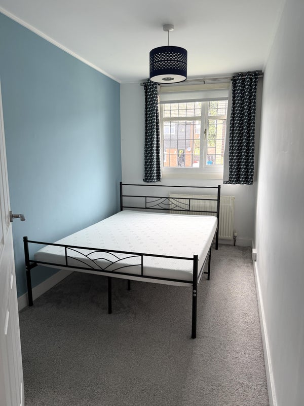 Photo 1: Bedroom
